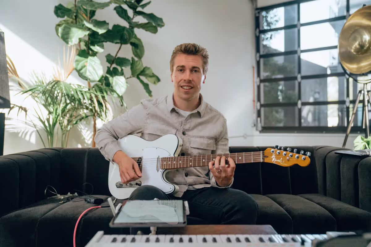 Guitar Tabs or Sheet Music: What is best for me?